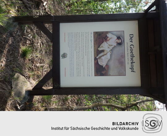 Infotafel am Nebengipfel des Großen Steins bei Spitzkunnersdorf, der sogenannte Goethekopf.