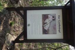 Infotafel am Nebengipfel des Großen Steins bei Spitzkunnersdorf, der sogenannte Goethekopf.