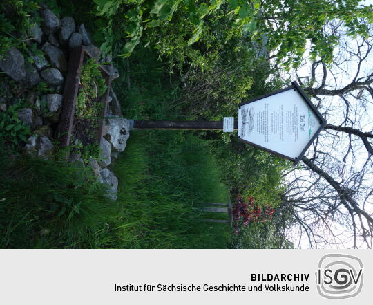 Infotafel am Aussichtspunkt Mei Durf unterhalb des Großen Steins bei Spitzkunnersdorf.