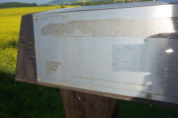 Infotafel am Aussichtspunkt Schau ins Land bei Spitzkunnersdorf.