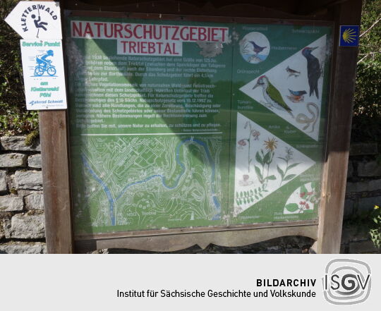 Infotafel zum Naturschutzgebiet Triebtal.