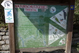 Bild: Infotafel zum Naturschutzgebiet Triebtal.