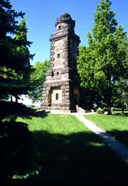 Bild: Der Bismarckturm auf dem Hutungsberg in Ebersbach-Neugersdorf.
