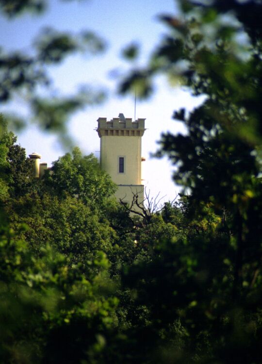 Der Aussichtsturm der Friedensburg in Radebeul-Niederlößnitz