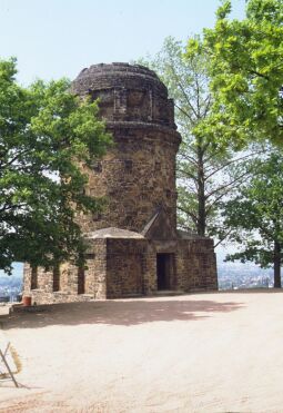 Die Bismarcksäule in Radebeul-Oberlößnitz.