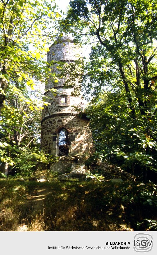 Die Ruine des Tischer- oder Mäuseturms in Radebeul-Oberlößnitz.