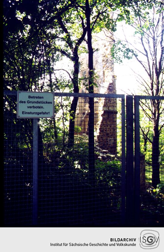 Infotafel an der Ruine des Tischer- oder Mäuseturms in Radebeul-Oberlößnitz.