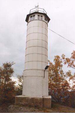 Bild: Der Feuerwachturm auf dem Papststein bei Gohrisch-Papstdorf.