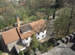 Ausblick vom Turm der Schönen Höhe auf die Gaststätte.