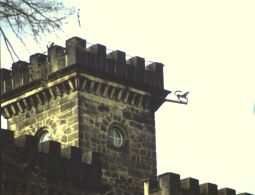 Bild: Der Zinnenkranz am Aussichtsturm auf der Schönen Höhe bei Dürrröhrsdorf-Dittersbach.