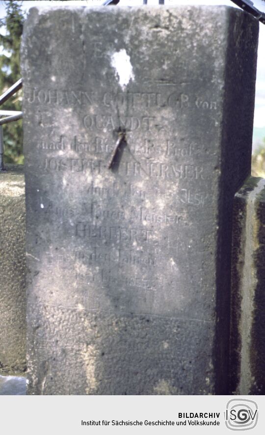 Gedenkstein auf der Schönen Höhe bei Dürrröhrsdorf-Dittersbach.