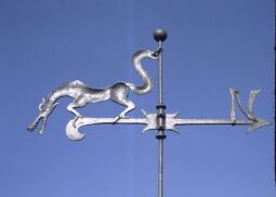 Bild: Wetterfahne auf dem Turm der Schönen Höhe bei Dürrröhrsdorf-Dittersbach.