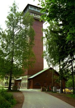 Bild: Der neue Aussichtsturm auf dem Spiegelwald im Erzgebirge.
