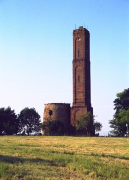 Bild: Der Holländerturm auf dem Staupitzberg am Rand von Döbeln.