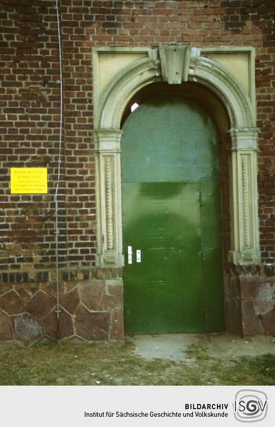 Der Eingang zum Holländerturm auf dem Staupitzberg am Rand von Döbeln.