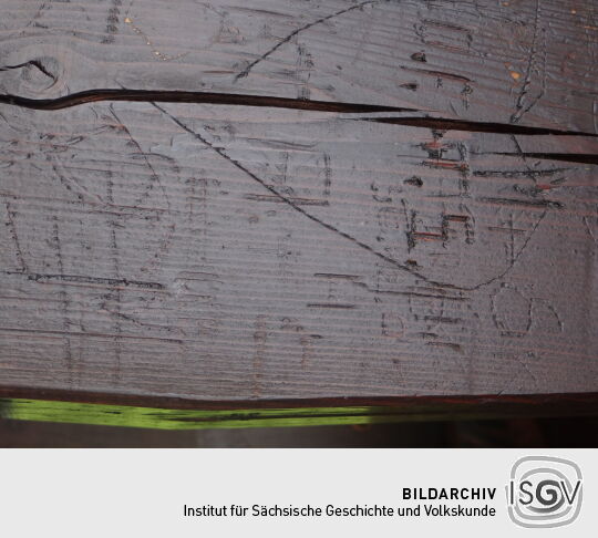 Inschriften am Aussichtsturm Zum Fernblick in Zwickau-Marienthal, der bis 2019 stand.