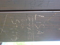 Inschriften am Aussichtsturm Zum Fernblick in Zwickau-Marienthal, der bis 2019 stand.