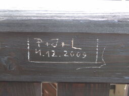 Inschriften am Aussichtsturm Zum Fernblick in Zwickau-Marienthal, der bis 2019 stand.