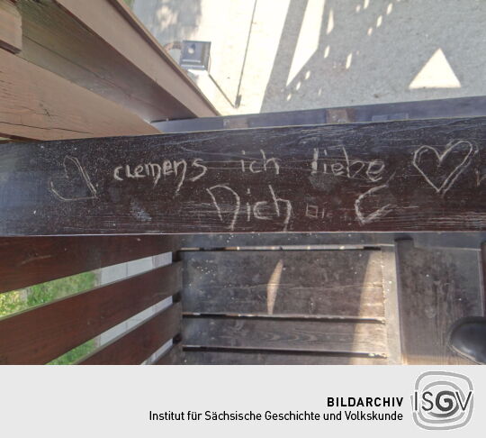 Inschriften am Aussichtsturm Zum Fernblick in Zwickau-Marienthal, der bis 2019 stand.