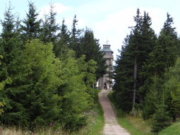 Der Aussichtsturm auf dem Auersberg bei Eibenstock-Wildenthal im Erzgebirge.