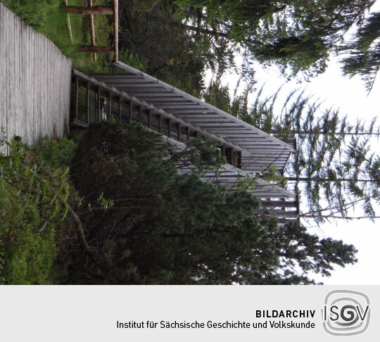 Das Aussichtsgerüst im Kleinen Kranichsee bei Johanngeorgenstadt.