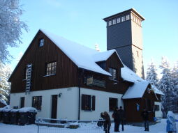 Der Aussichtsturm auf der Morgenleithe bei Lauter.