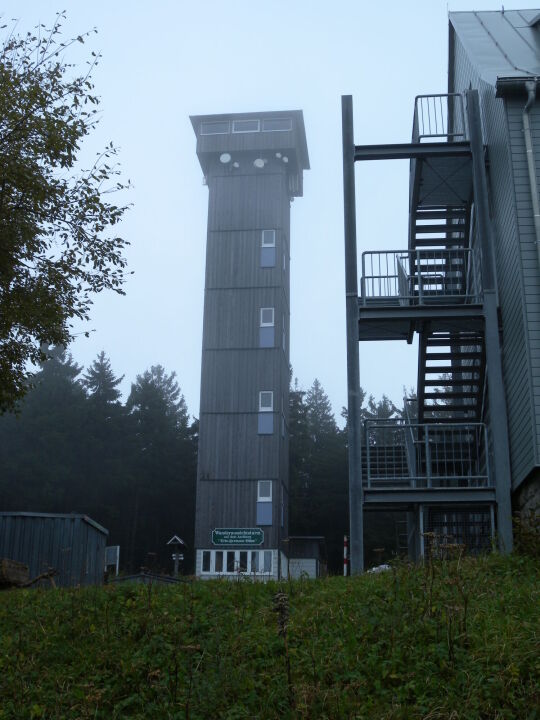 Der sogenannte Wanderaussichtsturm auf dem Aschberg bei Klingenthal.