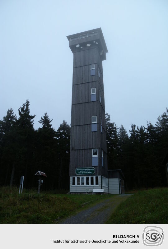 Der sogenannte Wanderaussichtsturm auf dem Aschberg bei Klingenthal.