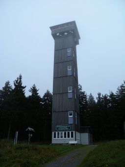 Bild: Der sogenannte Wanderaussichtsturm auf dem Aschberg bei Klingenthal.