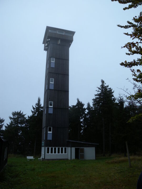 Der sogenannte Wanderaussichtsturm auf dem Aschberg bei Klingenthal.