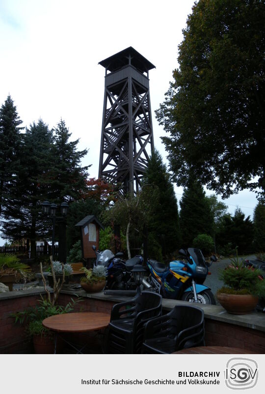 Der Aussichtsturm auf der Remtengrüner Höhe in Adorf-Remtengrün.