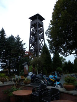 Der Aussichtsturm auf der Remtengrüner Höhe in Adorf-Remtengrün.