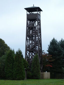 Der Aussichtsturm auf der Remtengrüner Höhe in Adorf-Remtengrün.