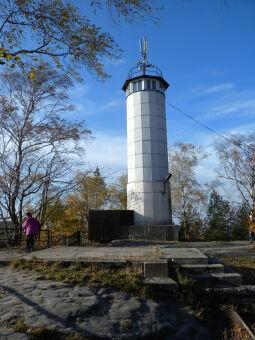 Bild: Der Feuerwachturm auf dem Papststein bei Gohrisch-Papstdorf.