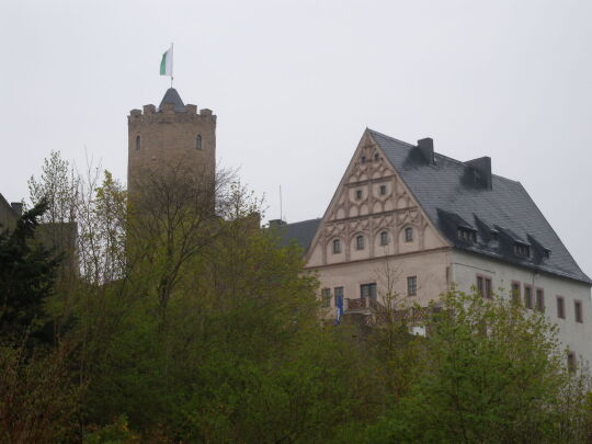 Die Burg Scharfenstein mit dem Bergfried in Scharfenstein.