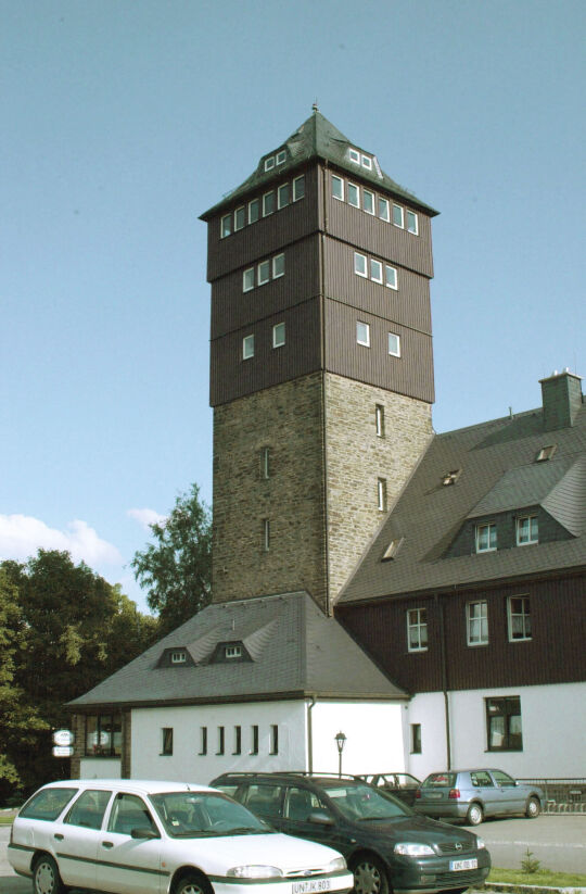 Der Aussichtsturm des Berghauses auf dem Bärenstein im Erzgebirge.