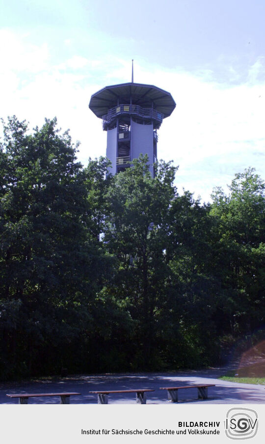 Der Aussichtsturm auf dem Bärenstein in Plauen im Vogtland.
