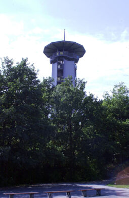 Der Aussichtsturm auf dem Bärenstein in Plauen im Vogtland.