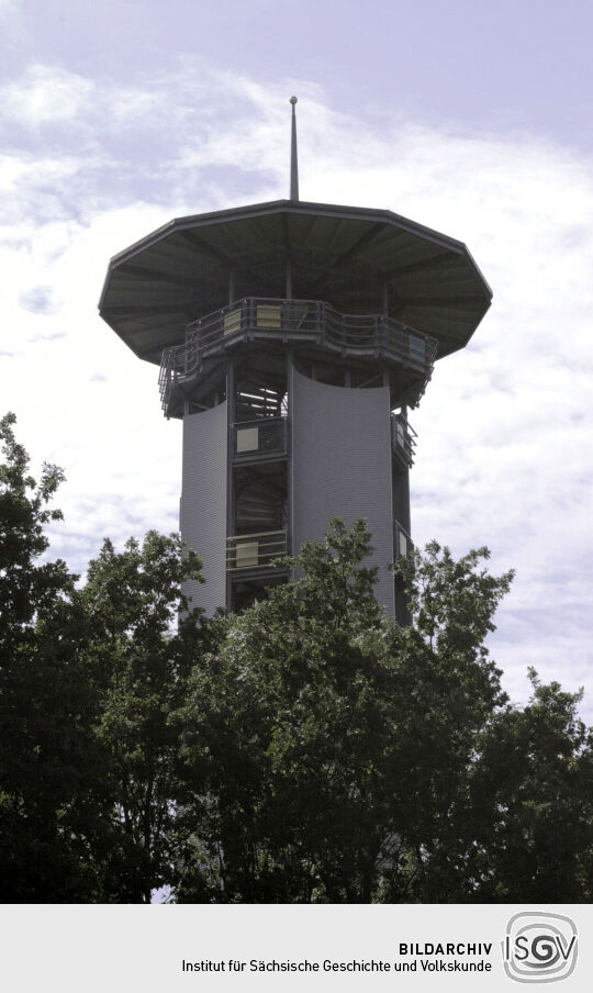 Der Aussichtsturm auf dem Bärenstein in Plauen im Vogtland.