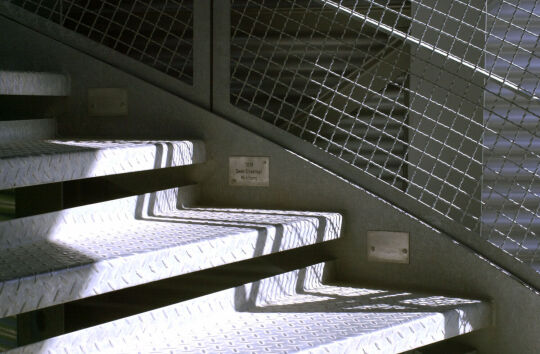 Widmungstafeln der Spender im Aussichtsturm auf dem Bärenstein in Plauen im Vogtland.