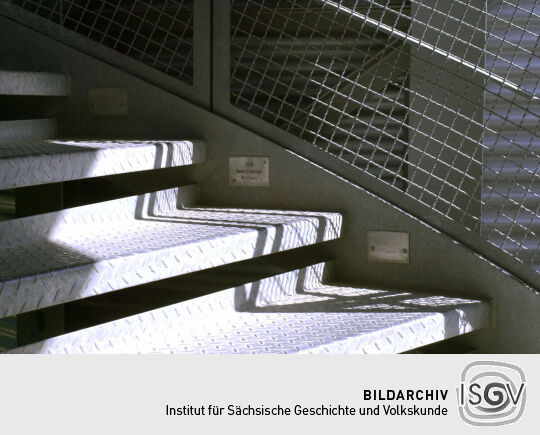 Widmungstafeln der Spender im Aussichtsturm auf dem Bärenstein in Plauen im Vogtland.