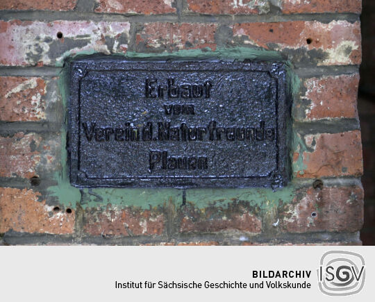 Inschrift am Eingang zum Mosenturm auf dem Eisenberg bei Pöhl.