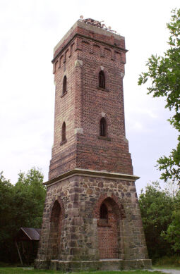 Der Mosenturm auf dem Eisenberg bei Pöhl.