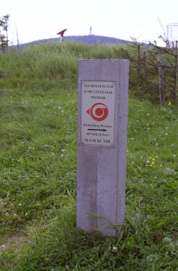 Wegweiser zum Studentenclub Schützengasse Weimar auf dem Fichtelberg.