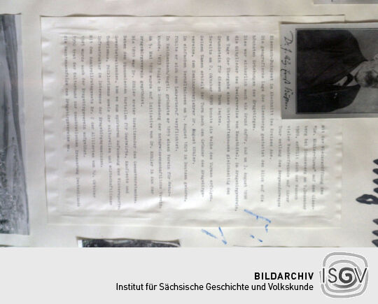 Informationsmaterial zur Geschichte des Dr.-Köhler-Aussichtsturm auf dem Gleesberg bei Schneeberg in Treppenhaus des Bauwerks.