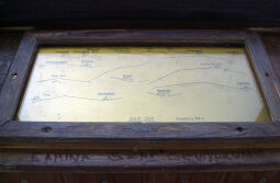 Die Schreibung der Ausssicht vom Dr.-Köhler-Aussichtsturm auf dem Gleesberg bei Schneeberg.