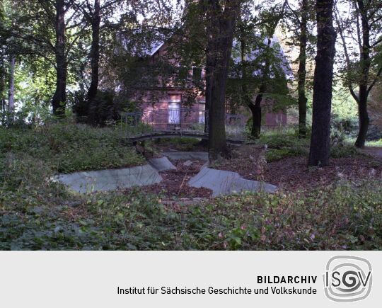 Der ehemalige Teich im Park der Gaststätte Schöne Aussicht in Reichenbach.