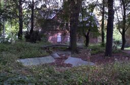 Der ehemalige Teich im Park der Gaststätte Schöne Aussicht in Reichenbach.