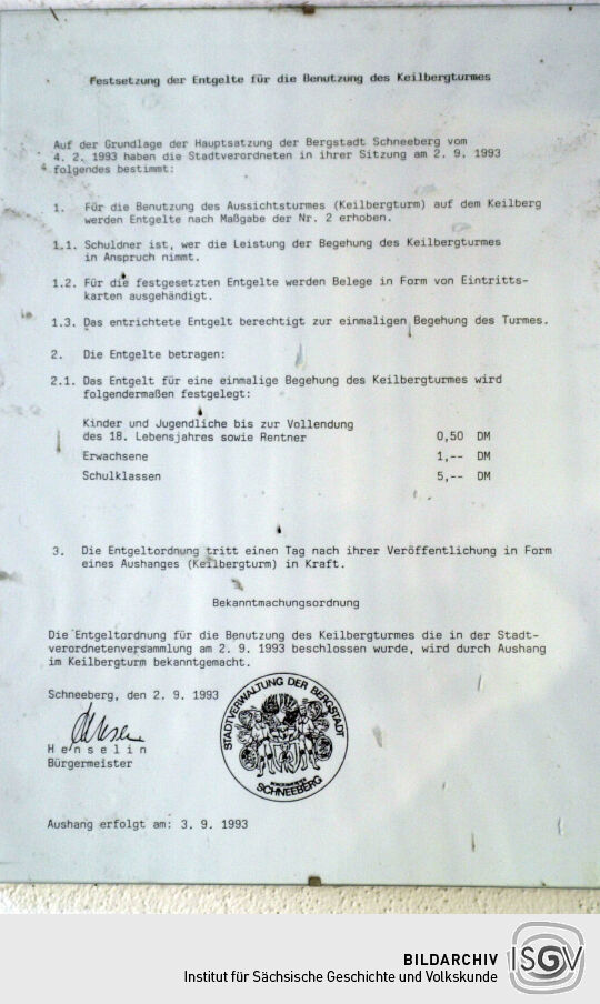 Informationen zu den Eintrittspreisen an der Tür zum Turm auf dem Keilberg bei Schneeberg.