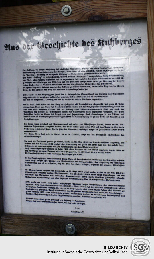 Informationstafel zur touristischen Geschichte an der Auffahrt zum Kuhberg bei Netzschkau.